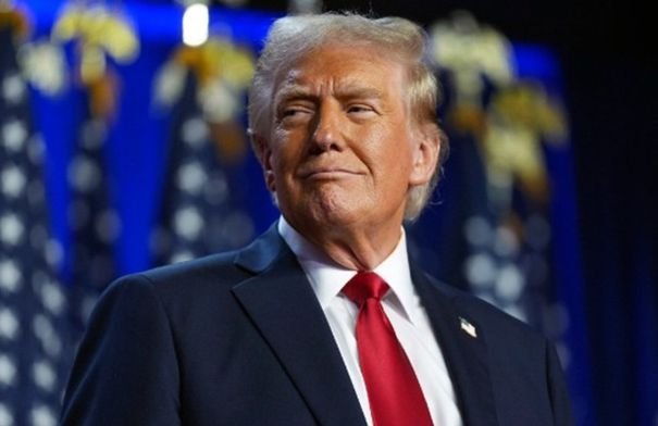 الرئيس الأمريكي السابق دونالد ترامب يلقي خطابًا حول رؤيته الاقتصادية وسياساته المستقبلية.