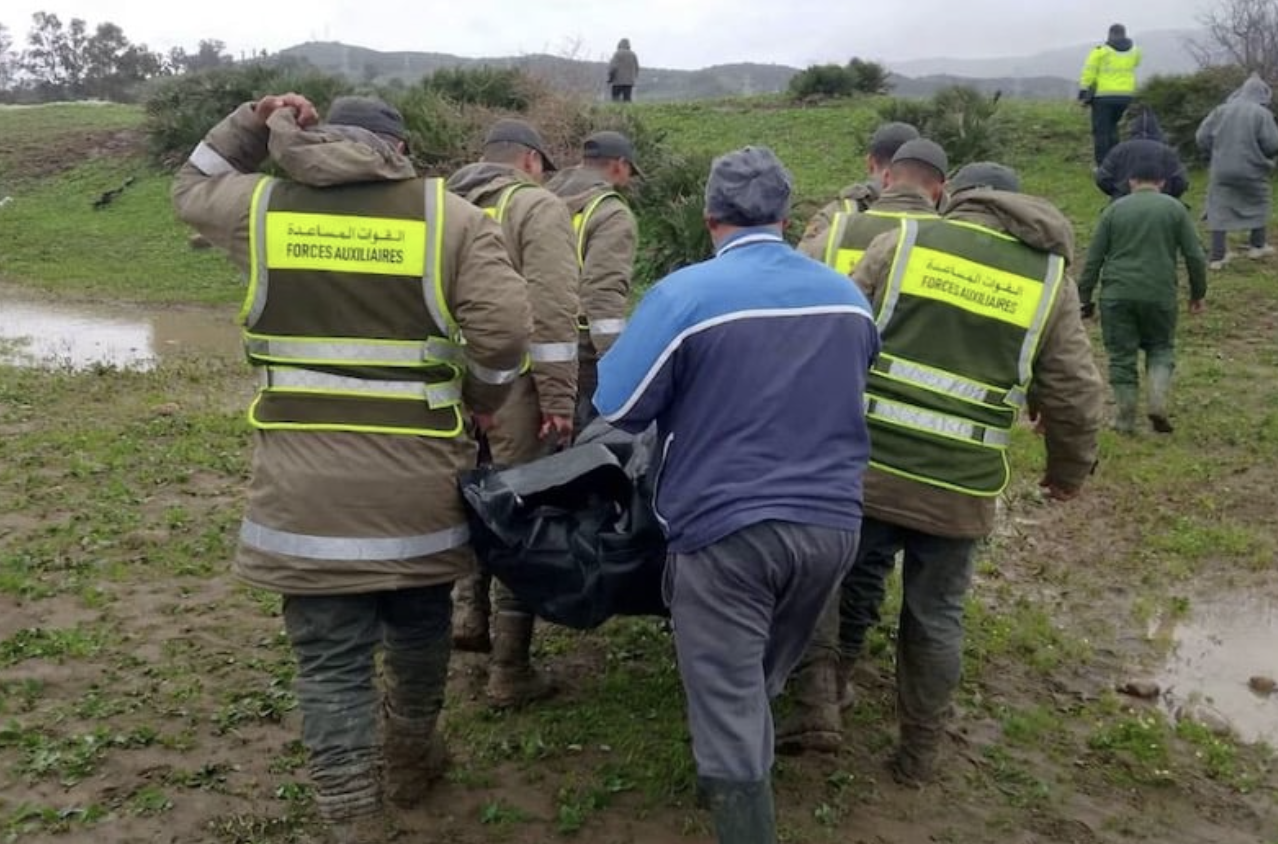 فرق الإنقاذ تبحث عن مفقودين في وادي الرميلات بتطوان بعد السيول الجارفة