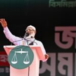 شفيق الرحمن، زعيم الجماعة الإسلامية في بنغلاديش، يلقي خطاباً في تجمع حاشد في دكا، يوليو 2025.