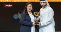 الفاعلة الجمعوية المغربية فوزية محمودي تتسلم جائزة صانع الأمل العربي 2026 في دبي.