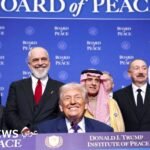 الرئيس الأمريكي السابق دونالد ترامب يتحدث في اجتماع 'مجلس السلام' حول مستقبل غزة.