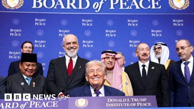 الرئيس الأمريكي السابق دونالد ترامب يتحدث في اجتماع 'مجلس السلام' حول مستقبل غزة.