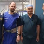 فريق طبي يجري عملية قسطرة طرفية في مستشفى الأميرة بسمة الجديد بالأردن