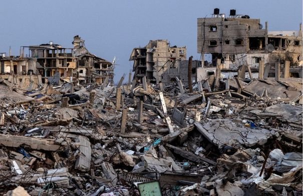 تجدد القصف الإسرائيلي على غزة: شهيدان في جباليا وخان يونس 9 صورة تظهر آثار القصف الإسرائيلي في جباليا أو خان يونس بقطاع غزة.