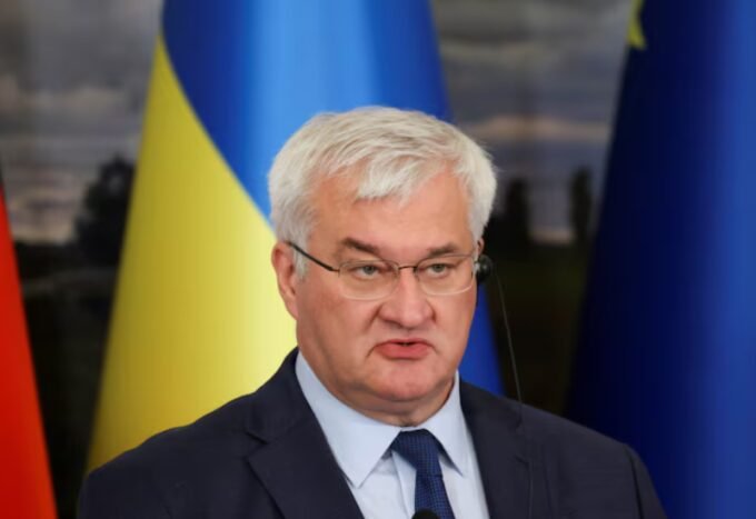 قصف روسي يستهدف مصنع أوريو بأوكرانيا مجدداً: هل تستهدف المصالح التجارية الأمريكية؟ 6 وزير الخارجية الأوكراني أندريه سيبيها يتحدث عن قصف مصنع أوريو