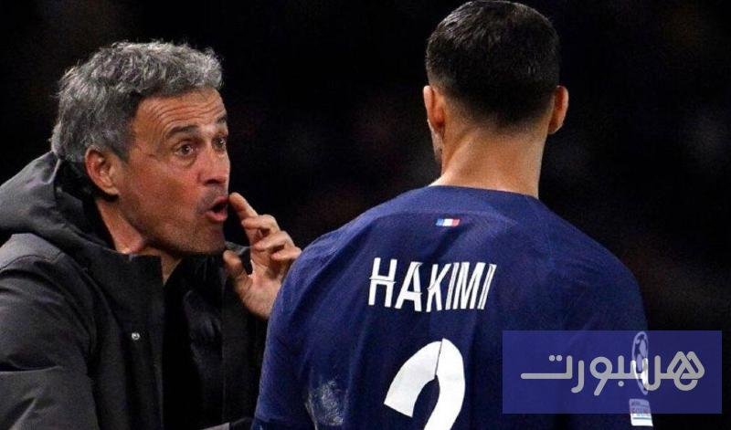 صورة للمدرب لويس إنريكي ولاعب باريس سان جيرمان أشرف حكيمي.