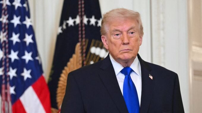 ضحايا إبستين يواجهن ترمب مباشرة: تصعيد سياسي في خطاب حالة الاتحاد 5 الرئيس دونالد ترمب ونائبة الكونغرس براميلا جايابال وضحايا قضية إبستين