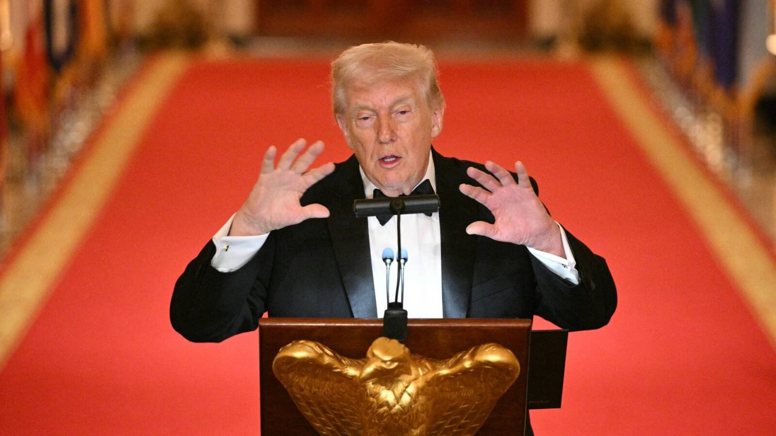 قلق الأمريكيين من عمر ترامب وتقلباته