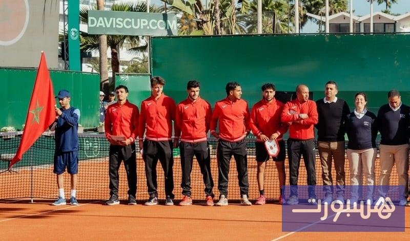 صورة للاعبي المنتخب المغربي للتنس خلال مباراة في كأس ديفيس