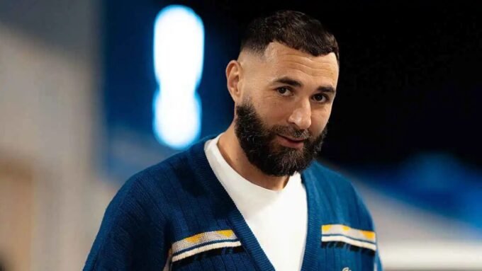 صورة لكريم بنزيما يعلق فيها على تعادل الهلال أمام الاتحاد وخسارة صدارة الدوري السعودي.