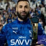 كريم بنزيمة يحتفل بتسجيل هاتريك في أول مباراة له مع الهلال السعودي