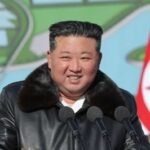 كيم جونغ أون يعلن تجاوز كوريا الشمالية "أسوأ الصعوبات" بمؤتمر الحزب الحاكم 6 صورة للزعيم الكوري الشمالي كيم جونغ أون يلقي كلمة في مؤتمر الحزب الحاكم ببيونغ يانغ.