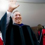 صورة أرشيفية للرئيس السابق لجامعة هارفارد، لاري سامرز، يشارك في مراسم التخرج في كامبريدج، ماساتشوستس.