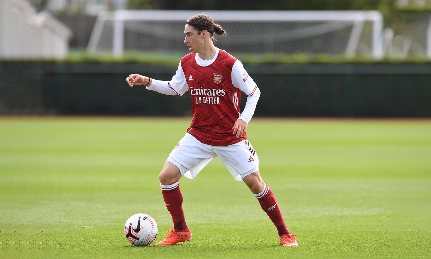 مارسيلو فلوريس لاعب خط الوسط الهجومي بقميص منتخب كندا لكرة القدم