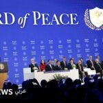 مجلس السلام الأمريكي: جدل حول الدور وتوقعات بتعهدات مالية ضخمة لغزة في اجتماعه الأول بواشنطن 4 الرئيس الأمريكي دونالد ترامب يلقي كلمة خلال إعلان ميثاق مبادرة "مجلس السلام" في دافوس.