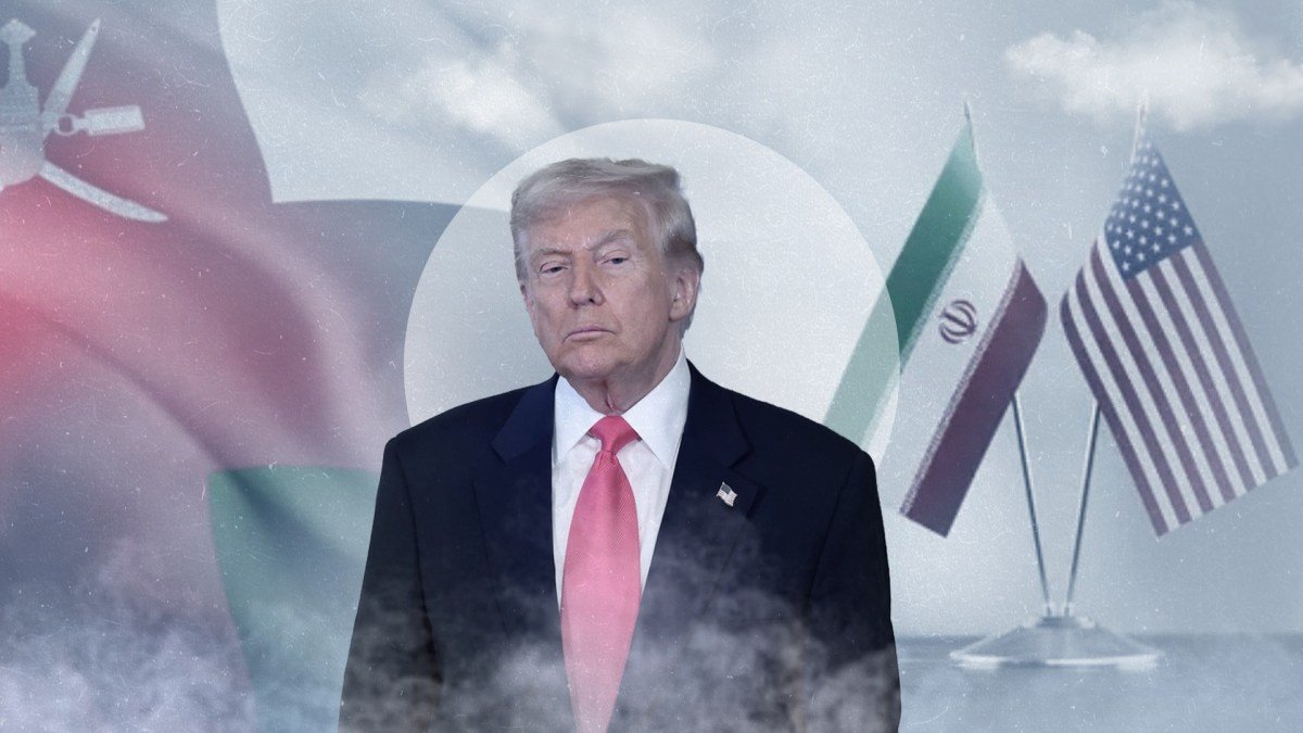 علمي الولايات المتحدة وإيران يتصافحان في خلفية تظهر خريطة الشرق الأوسط