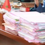 وثائق رسمية ومحاضر اجتماعات لمجالس جماعية مغربية، ترمز للشفافية والحكامة المحلية.