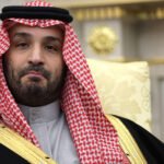 صورة للأمير محمد بن سلمان أثناء زيارته لمسجد قباء بالمدينة المنورة.