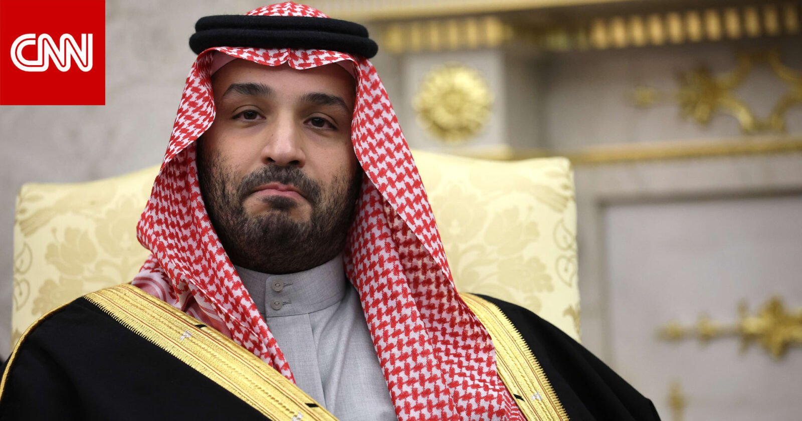 صورة للأمير محمد بن سلمان أثناء زيارته لمسجد قباء بالمدينة المنورة.