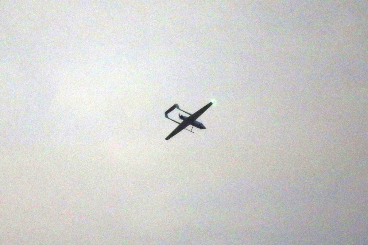 مسيرة حامات: الكشف عن هويتها المدنية وتفنيد المزاعم الإيرانية 3 صورة أرشيفية توضيحية لطائرة مسيّرة إيرانية خلال تدريب غير معلن.