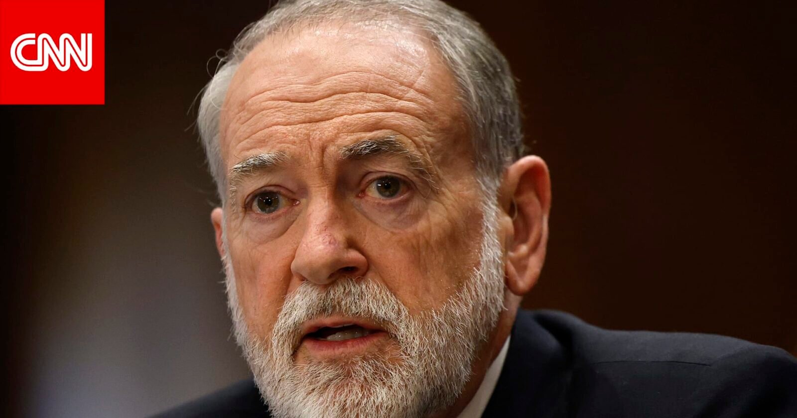 صورة للسفير الأمريكي مايك هاكابي أثناء إدلائه بتصريحات