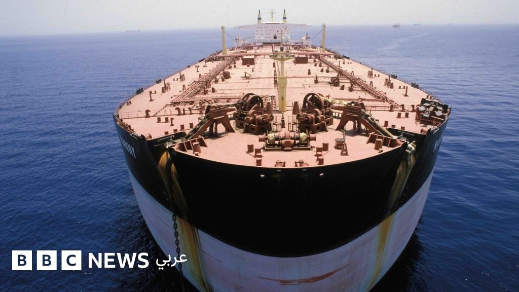 مضيق هرمز: شريان الطاقة العالمي على حافة التوتر 3 صورة لمضيق هرمز تظهر أهميته الاستراتيجية لحركة الملاحة النفطية العالمية