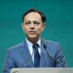 وزير الإدماج الاقتصادي يناقش جهود مكافحة عمل الأطفال مع المدير العام لمنظمة العمل الدولية في مراكش.