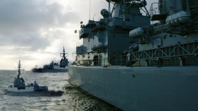 سفينة حربية تابعة لحلف الناتو تشارك في مناورات "ديناميك مانتا" في البحر الأبيض المتوسط.