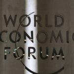 صورة لكيريل دميترييف أو شعار منتدى دافوس