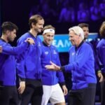 فريتز وشيلتون يسطران نهائيًا أمريكيًا خالصًا في بطولة دالاس المفتوحة للتنس 6 صورة للاعبين تايلور فريتز وبن شيلتون يتبادلان التحية في ملعب التنس