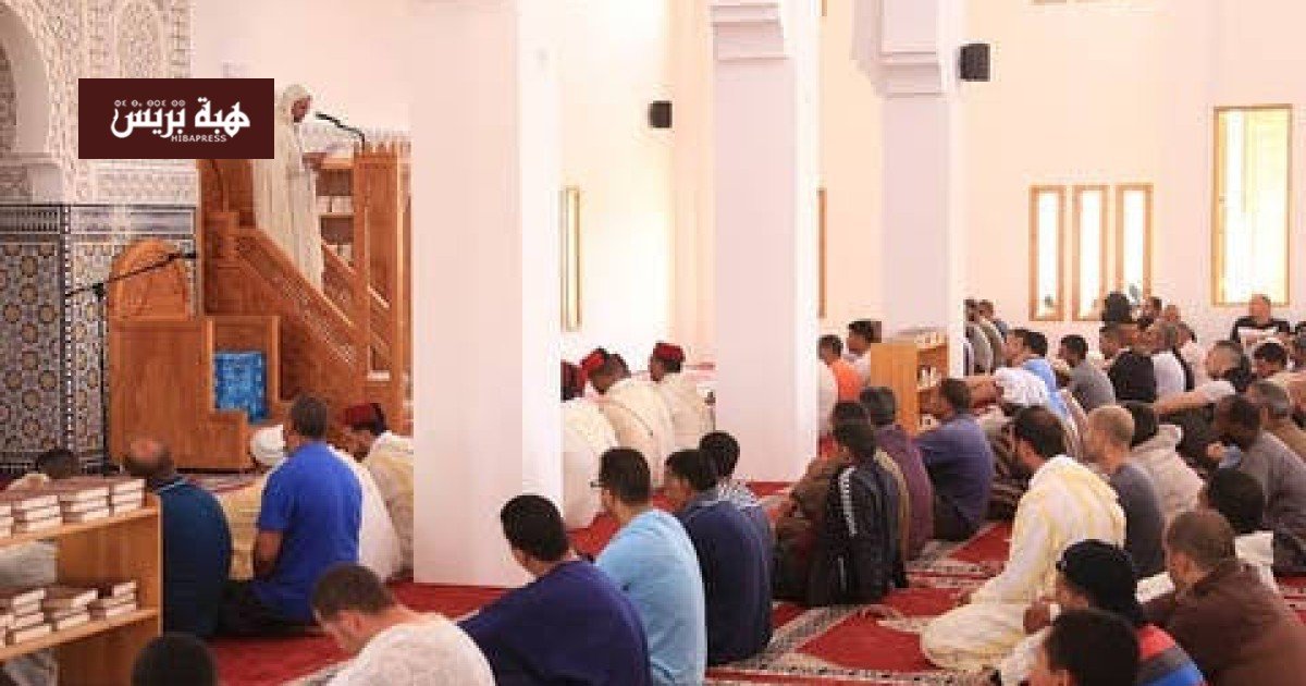 استقبال رمضان: هدي النبوة في اغتنام شهر البركات 1 صورة تعبيرية لشهر رمضان المبارك، ربما هلال أو فانوس، مع إشارة إلى الأجواء الروحانية.