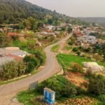 صورة تظهر أعمال إصلاح طريق متضررة جراء انهيار أرضي في منطقة ريفية بإقليم وزان