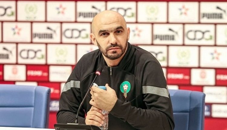 صورة لمدرب المنتخب المغربي وليد الركراكي خلال مؤتمر صحفي