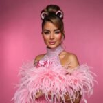 Asmae Amrani, fondatrice d'Amrani Cosmetics, présentant sa nouvelle gamme de produits de beauté vegan et inclusive.