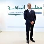 Dispositifs Médicaux : Le Conseil de la Concurrence Dégaine Contre les Pratiques Anticoncurrentielles 6 Image illustrant une perquisition ou une enquête dans un bureau, avec des documents et des dossiers, symbolisant l'action du Conseil de la concurrence dans le secteur des dispositifs médicaux.