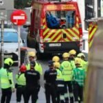 Drame en Catalogne : Cinq Jeunes Vies Marocaines Emportées par les Flammes à Manlleu 4 Image d'un immeuble en Catalogne, Espagne, avec des signes de fumée ou d'intervention des pompiers, symbolisant le lieu du tragique incendie qui a coûté la vie à cinq adolescents marocains.