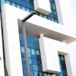 Un juge ou un procureur en toge, symbolisant la justice marocaine et les nouvelles règles d'interrogatoire.