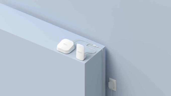 Amazon eero Signal 4G LTE device plugged into an eero Wi-Fi router, providing cellular internet backup.