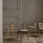 The Éter chair, a solid oak dining chair with curved backrest and rounded legs, inspired by Danish design, by Ramón Esteve Estudio for Bolia.