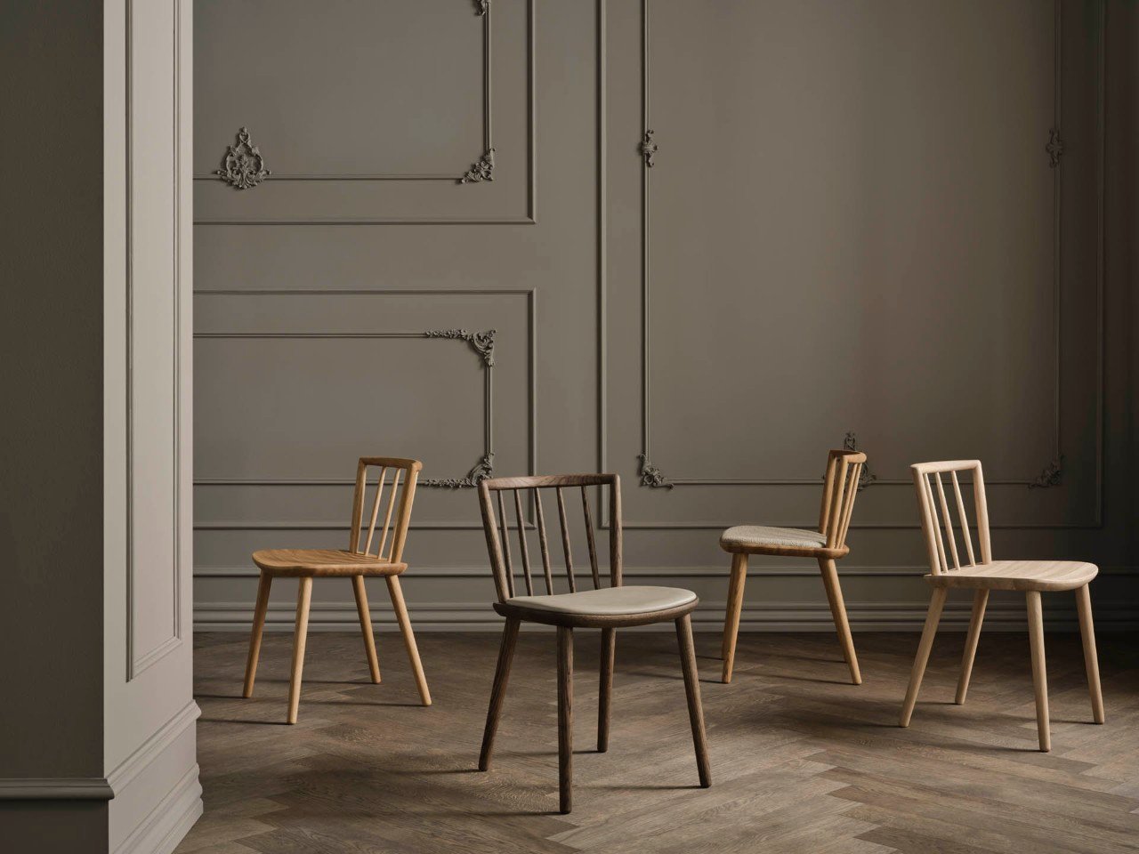 Éter: The Danish-Inspired Chair Redefining Modern Comfort 3 The Éter chair, a solid oak dining chair with curved backrest and rounded legs, inspired by Danish design, by Ramón Esteve Estudio for Bolia.
