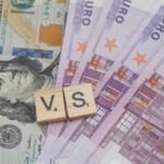 Graphique montrant la valeur de l'euro face au dollar, avec des flèches indiquant une hausse.