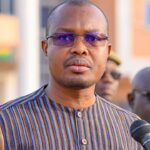 Le Premier ministre burkinabè, Jean Emmanuel Ouédraogo, lors d'une conférence de presse à Ouagadougou, le 6 janvier 2025.