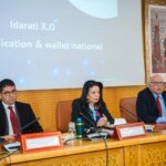 Illustration d'une interface numérique moderne avec des icônes représentant divers services administratifs, symbolisant la centralisation des formalités via Idarati x.0.