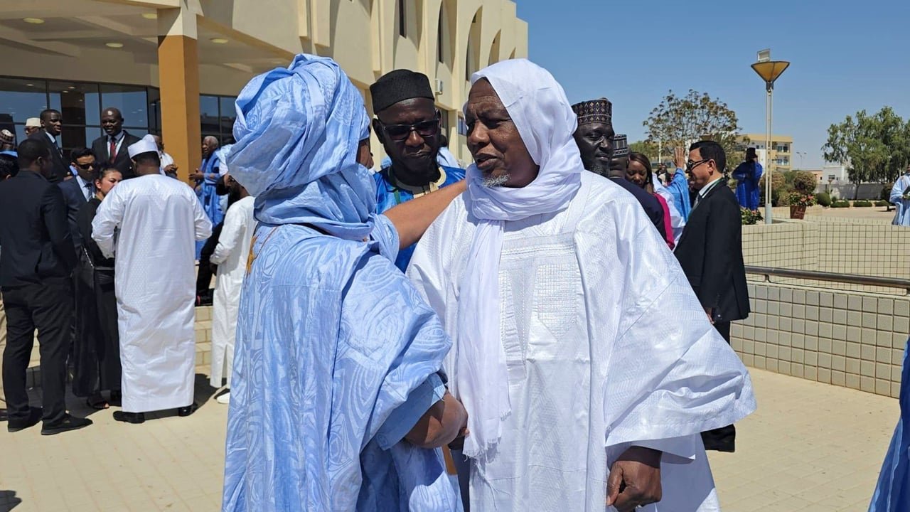 L'imam malien Mahmoud Dicko participe à la Conférence africaine pour la promotion de la paix à Nouakchott, le 10 février 2026.