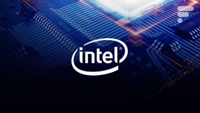 Une image représentant le logo Intel et des éléments graphiques liés à Linux et au gaming, symbolisant l'alliance technologique.