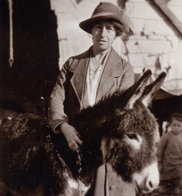 Kate Hosali, la «Toubiba» Écossaise