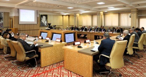 Vue aérienne de Khénifra, Maroc, illustrant le développement urbain et rural.