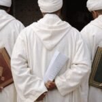 Illustration d'un adoul en plein travail, symbolisant la profession et ses défis actuels.