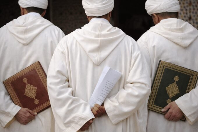 La fronde des Adouls : décryptage d'une profession en ébullition 9 Illustration d'un adoul en plein travail, symbolisant la profession et ses défis actuels.