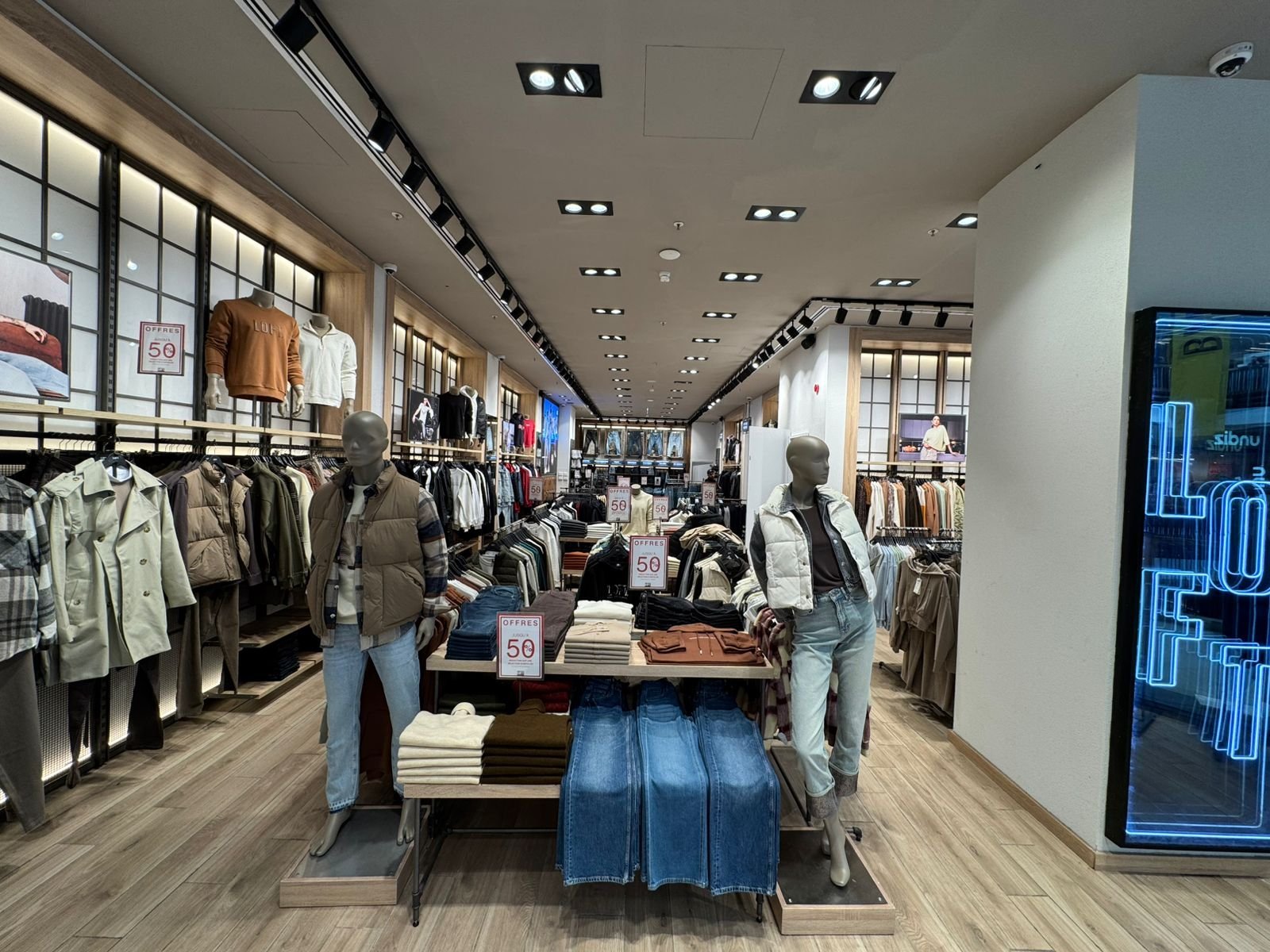 La marque LOFT ouvre ses